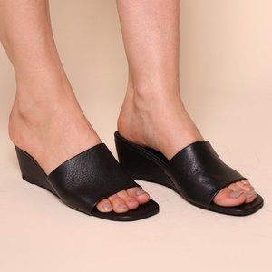 Intentionally Blank Hey Jessica Black Leather Wedge Sandals Size US 7